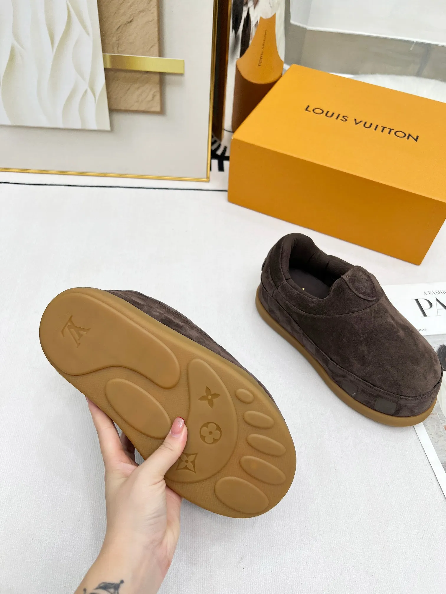Factory direct sales p660🐘🐘Women's shoes, women's clothing louis vuitton (Louis Vuitton/lv)🔍Autumn and winter~Ugly little chubby, new shoe type YETI🔥🔥🔥🔥 Super street style bread shoes are here! ! ! Chubby is so cute~💞 What a great tool for showing off slim legs! The inner height is increased by 5 cm, the legs are longer and thinner, and the beef tendon bottom is super comfortable, suitable for couples 💞💞💞💞 Fabric: imported high mercerized ox velvet embossed craftsmanship Number of yards: 35-45 yards (46🉑custom-made, non-returnable)